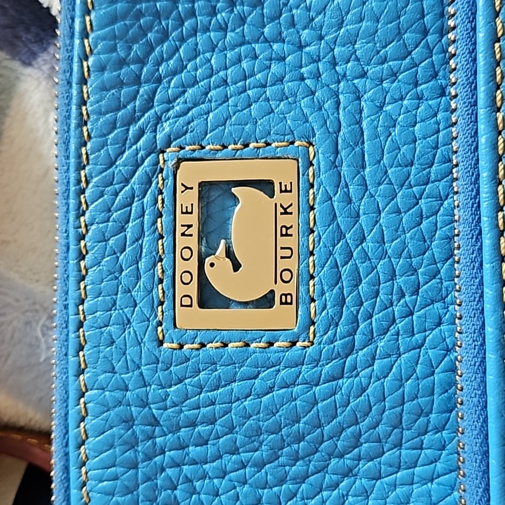 Dooney & Bourke Dillen Letter Carrier in vibrant blue - Picture 6 of 8